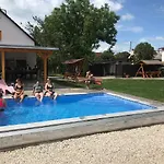 Famvarga * Balatonfenyves