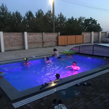 Famvarga Apartmanhaz * بالاتونفينيفيس