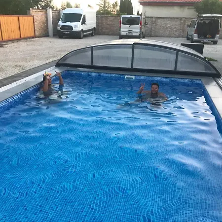 Apartament Famvarga Apartmanhaz