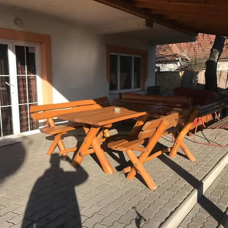 Famvarga Apartmanhaz شقة