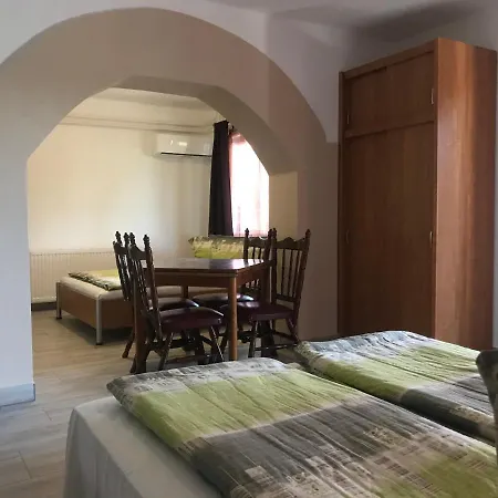 Famvarga Apartmanhaz