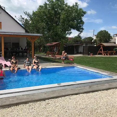 Famvarga Apartmanhaz * Balatonfenyves