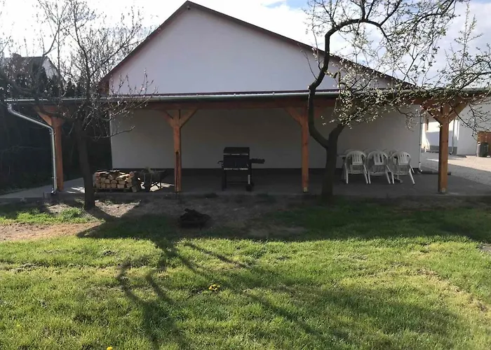 شقة Famvarga Apartmanhaz بالاتونفينيفيس