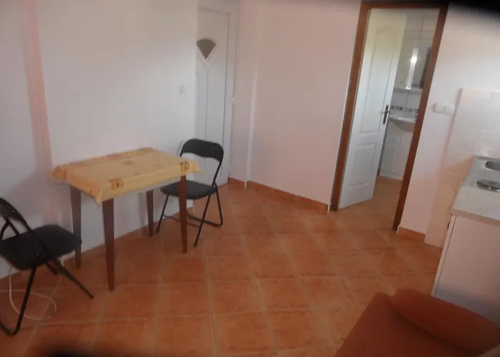 شقة Famvarga Apartmanhaz بالاتونفينيفيس