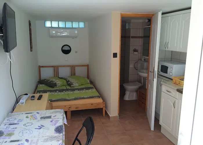 Apartment Famvarga Apartmanhaz *