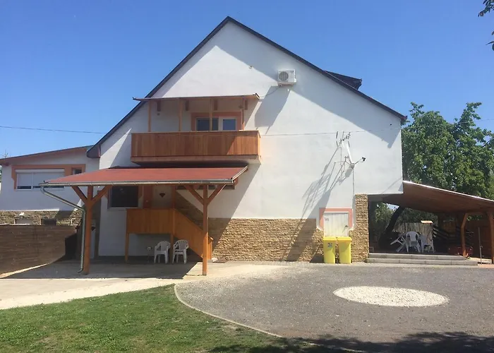 Famvarga Apartmanhaz