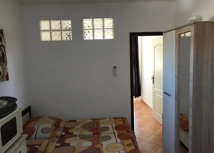Famvarga Apartmanhaz *