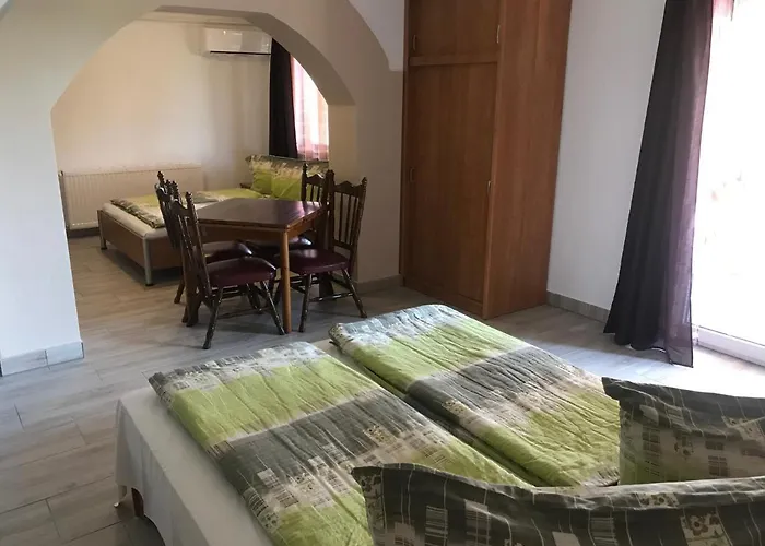 Famvarga Apartmanhaz *