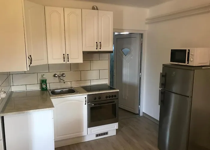 Famvarga Apartmanhaz * Balatonfenyves